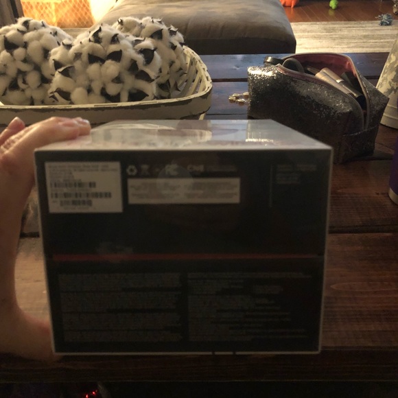 Beats solo 3 wireless brand new in unopened box - Picture 3 of 3